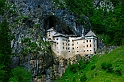 Il castello nella grotta